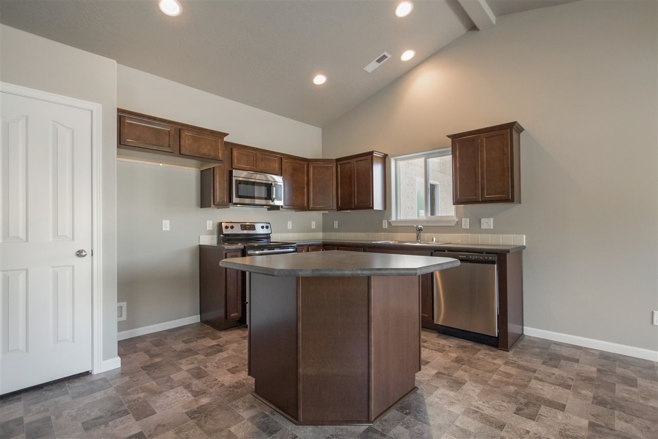 817 East Paske Road Colbert, WA 99005 - Photo 9 of 20