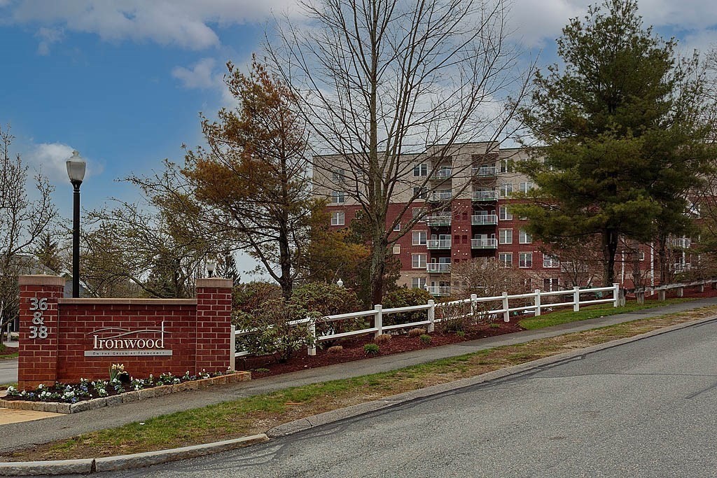 38 Village Road, Unit 103 Middleton, MA 01949 - Photo 3 of 35
