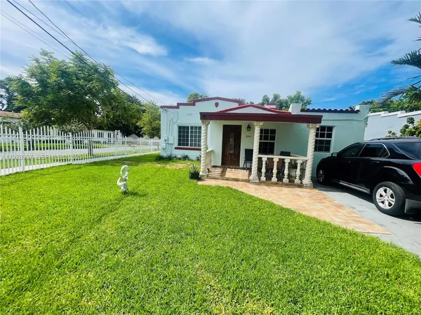 a view of a house with swimming pool and a yard