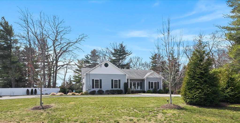 120 S Road East Greenwich, RI 02818 - Photo 3 of 29