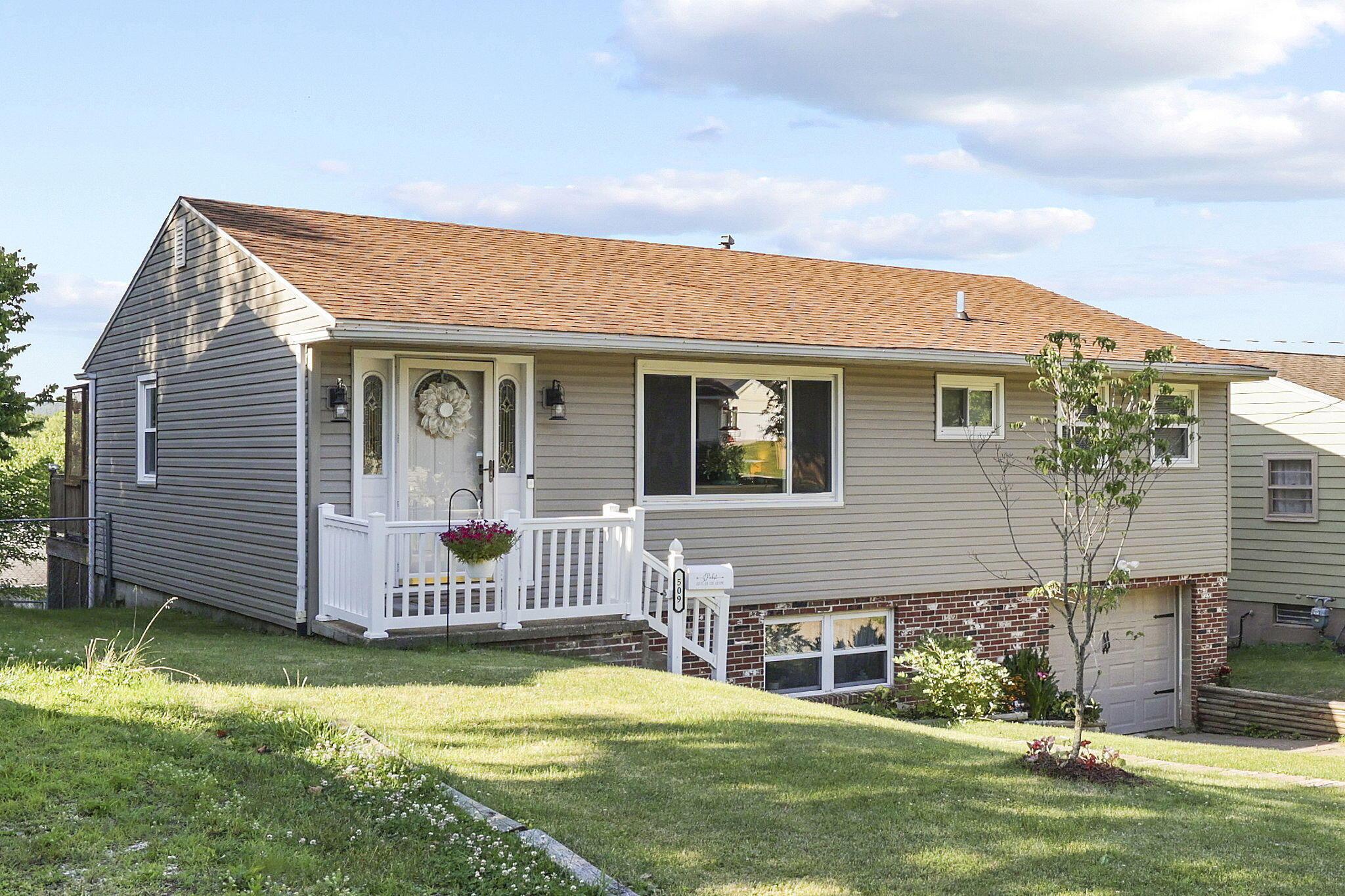 509 Spring Street Lancaster, OH 43130 - Photo 2 of 37 2-web-or-mls-011A7043 - Copy