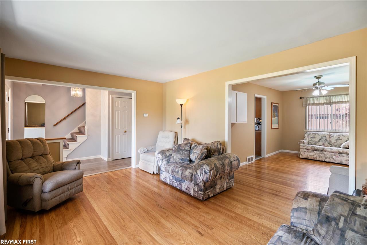 34192 Greentrees Road Sterling Heights, MI 48312 - Photo 7 of 35 50074896-6.JPG