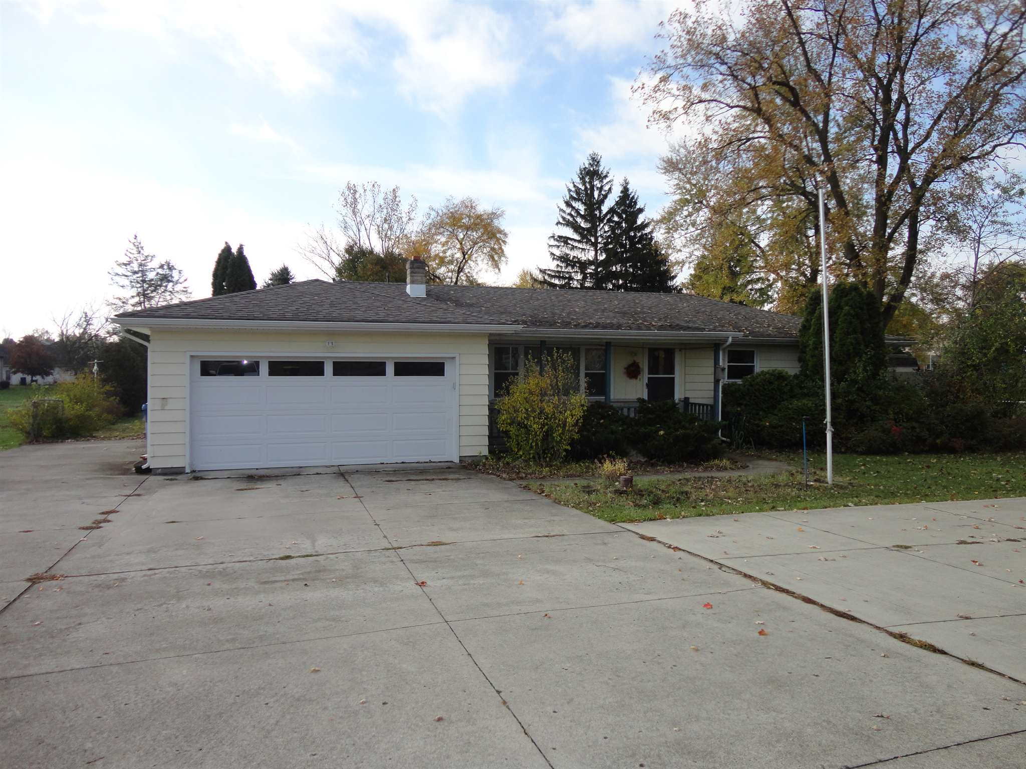 4711 Leesburg Road Fort Wayne, IN 46808 - Photo 3 of 30