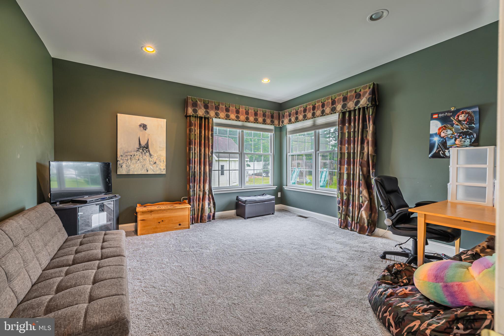 129 Blue Meadow Lane Sicklerville, NJ 08081 - Photo 12 of 25 a room with furniture