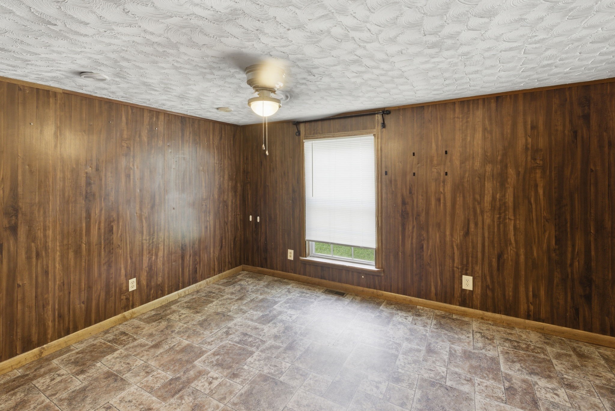 207 Center Street Portland, TN 37148 - Photo 15 of 26 an empty room with windows