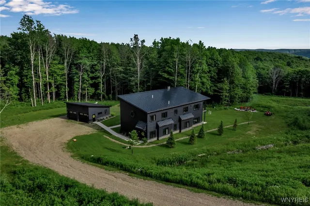 $2,200,000 | 8 Trail Heights, Ellicottville, NY 14731