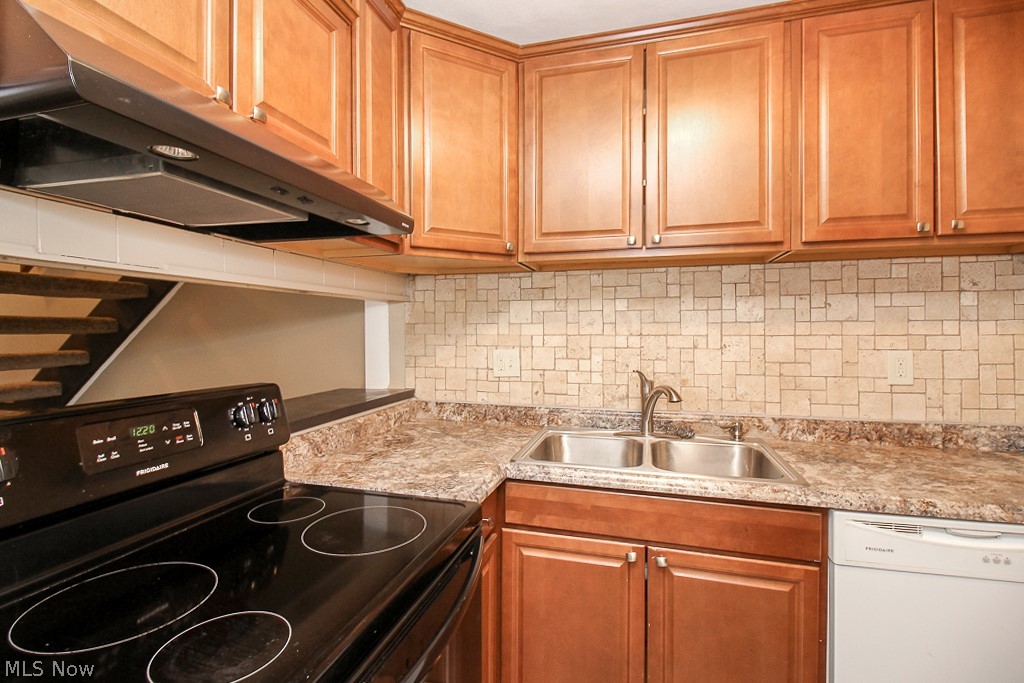 7353 Fox Mill Road, Unit 27C Mentor, OH 44060 - Photo 8 of 17