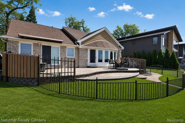 $865,000 | 560 Black Oaks Trail, Howell, MI 48843