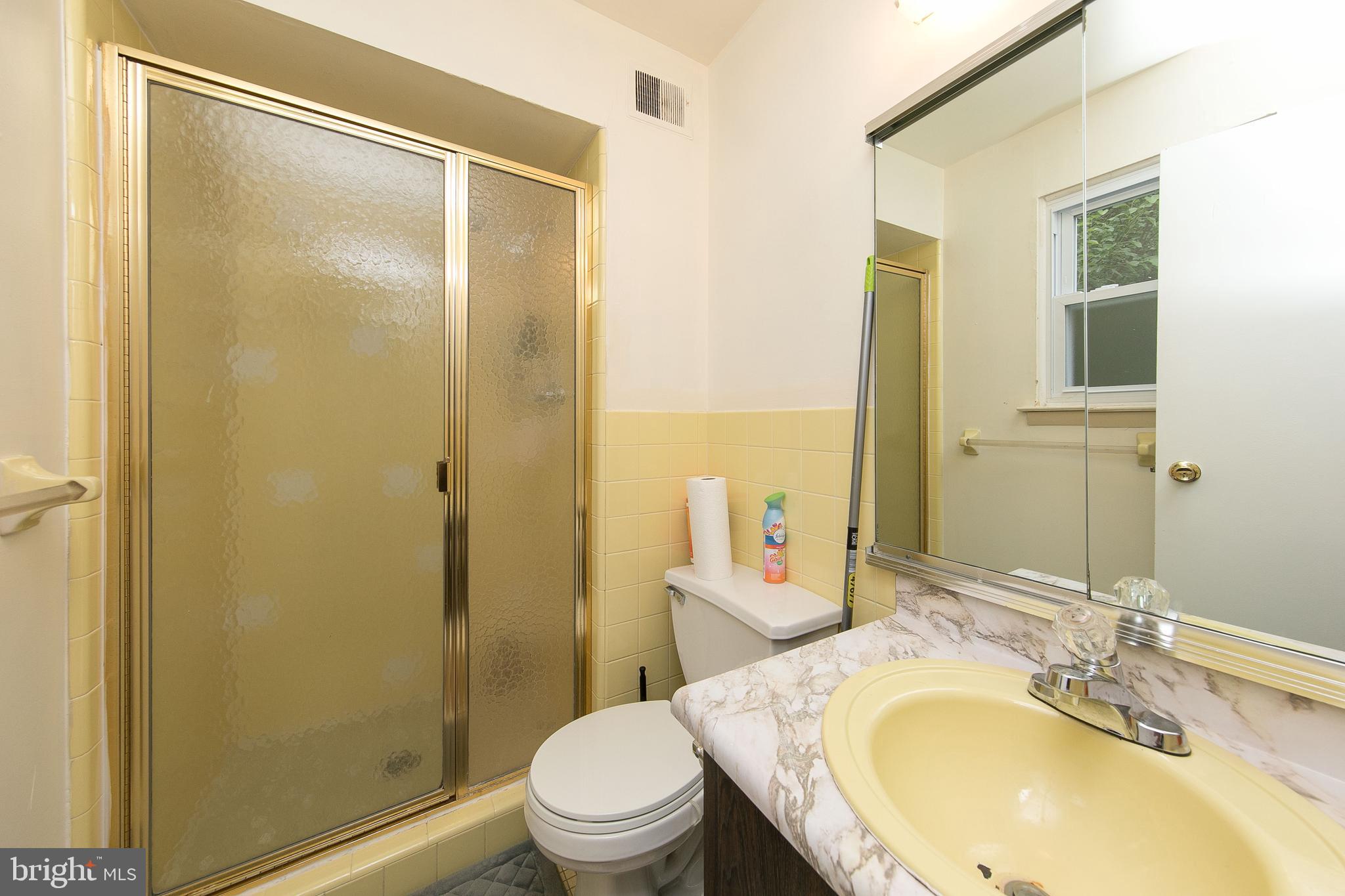11944 Dumont Road Philadelphia, PA 19116 - Photo 7 of 22 Main Bathroom