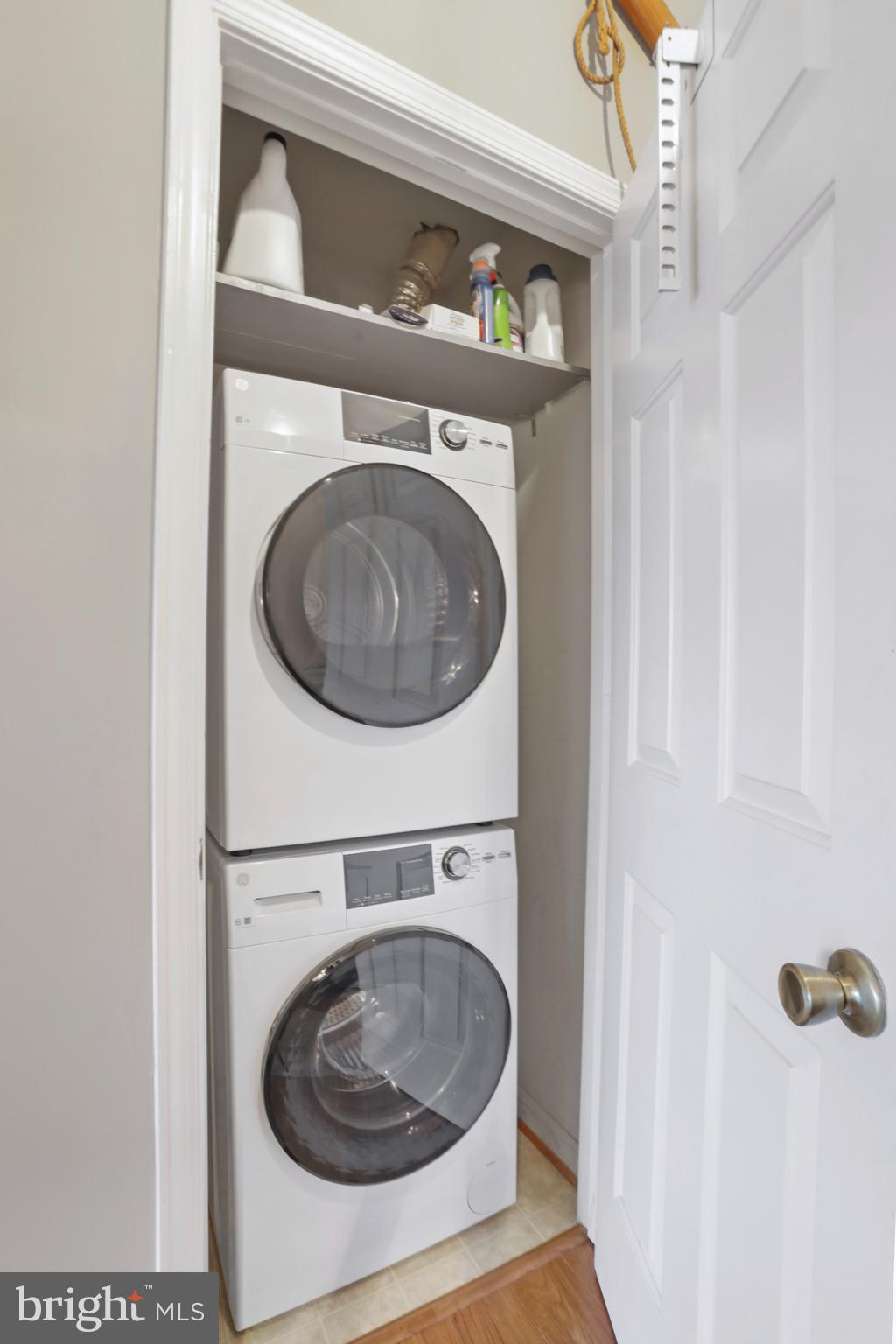 11218 Harbor Court Reston, VA 20191 - Photo 27 of 39 a utility room with dryer and washer