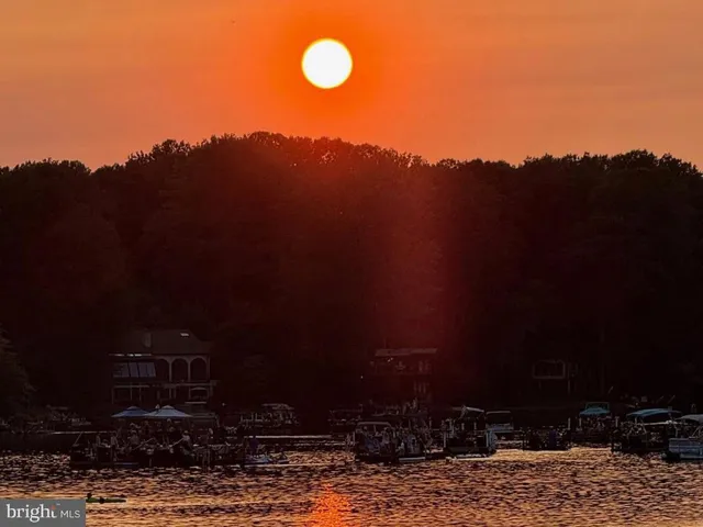 $3,900 | 11218 Harbor Court, Reston, VA 20191