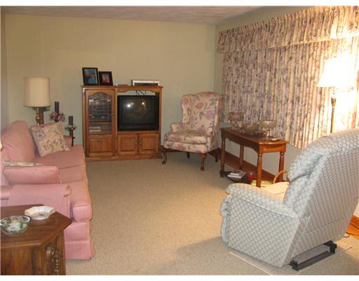 730 New Centerville Road Somerset, PA 15501 - Photo 4 of 16 Living Room.