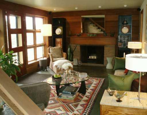 6901 Merton Road Ben Avon, PA 15202 - Photo 2 of 8 Living Room.