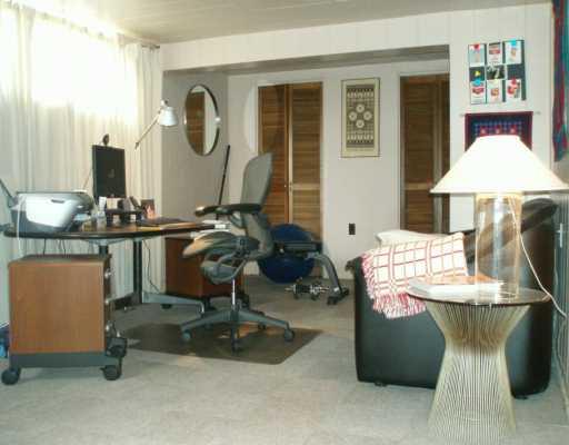 6901 Merton Road Ben Avon, PA 15202 - Photo 5 of 8 Den/Family/Great Room.