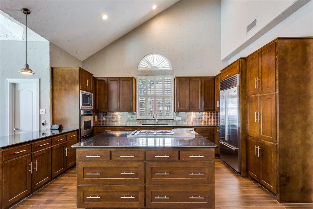 452 Windjammer Lane Azle, TX 76020 - Photo 11 of 40 a large bathroom with a large tub and sink