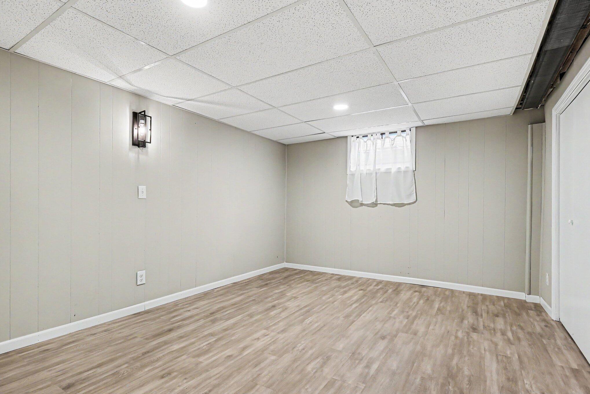 913 South Main Street Crown Point, IN 46307 - Photo 24 of 32 2038x1359