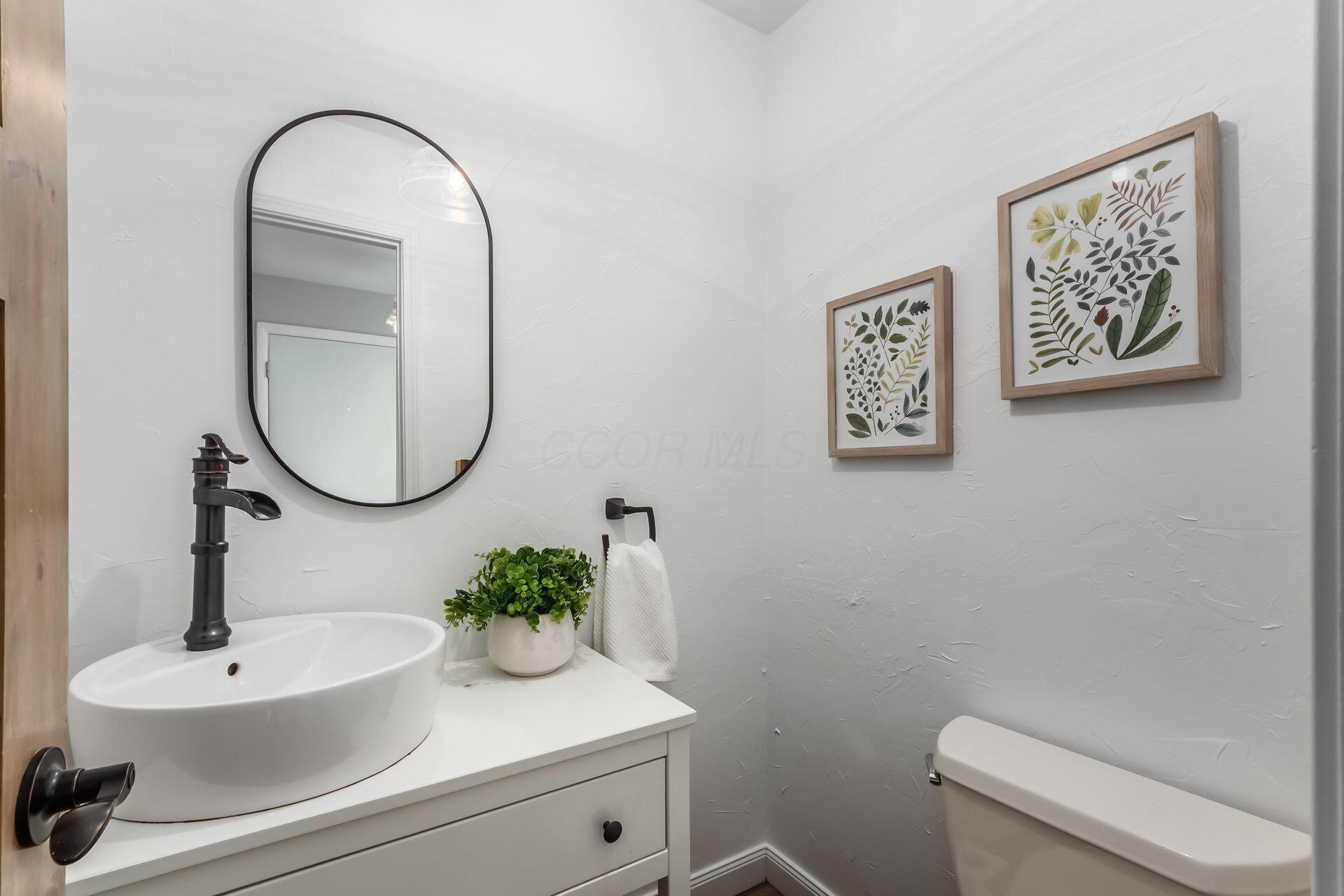 3588 Reed Road, Unit 4 Columbus, OH 43221 - Photo 18 of 38 Powder Room