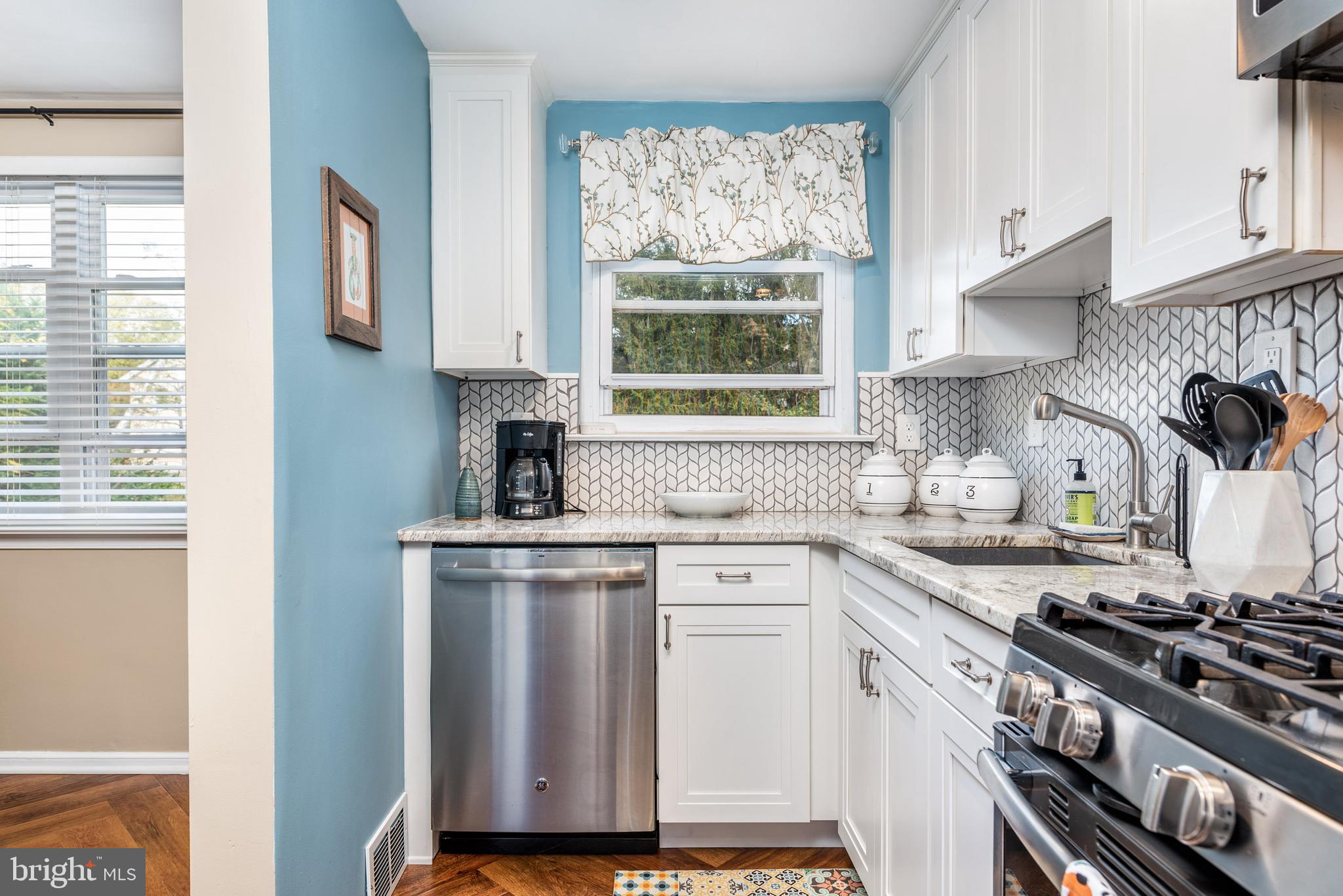 119 Plant Avenue Wayne, PA 19087 - Photo 6 of 17 Kitchen.