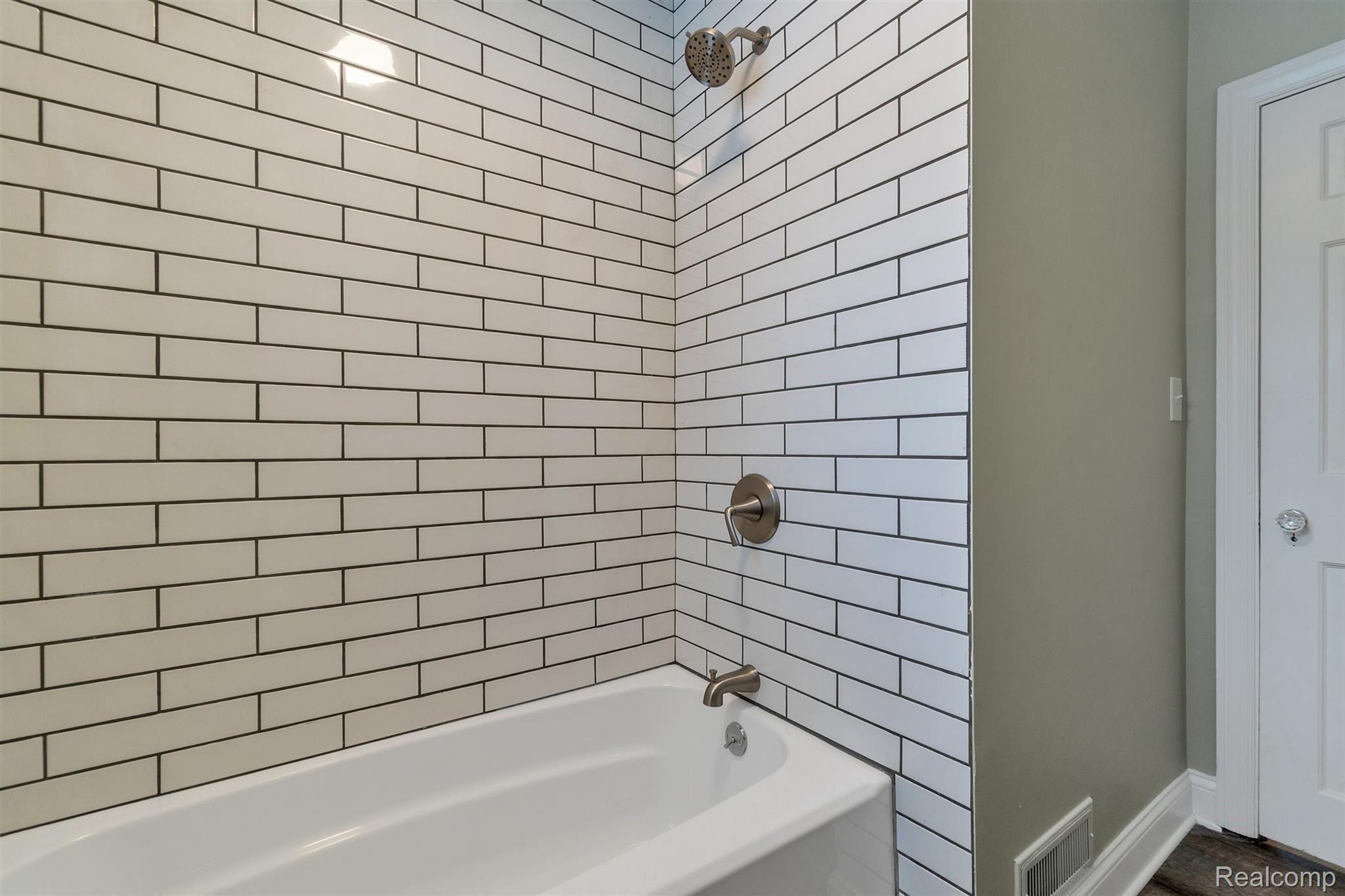 7483 North Seymour Road Flushing, MI 48433 - Photo 21 of 32 22-7483 N Seymour Rd-18.jpg