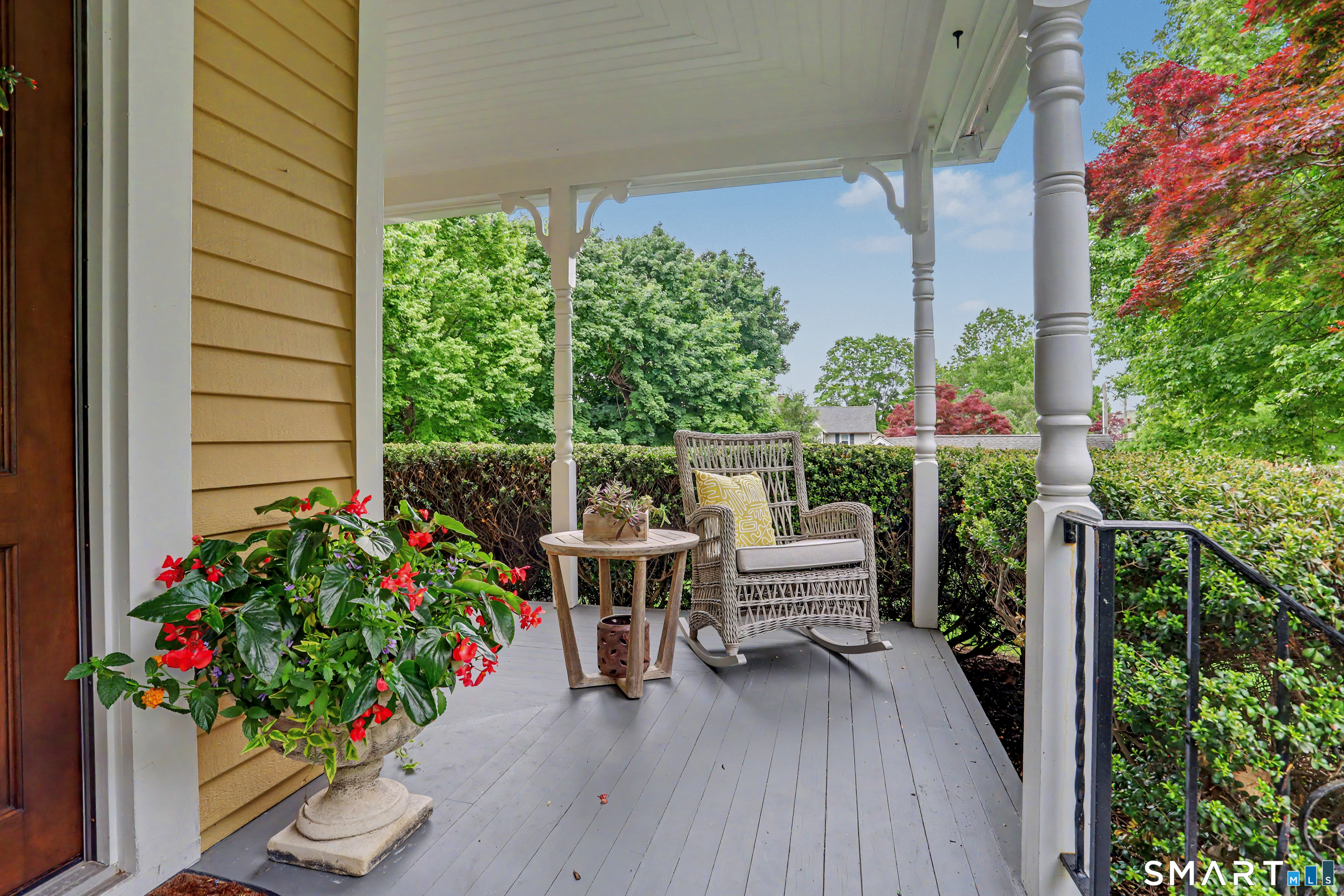 36 Catoonah Street, Unit 18 Ridgefield, CT 06877 - Photo 3 of 40 a garden view with a seating space
