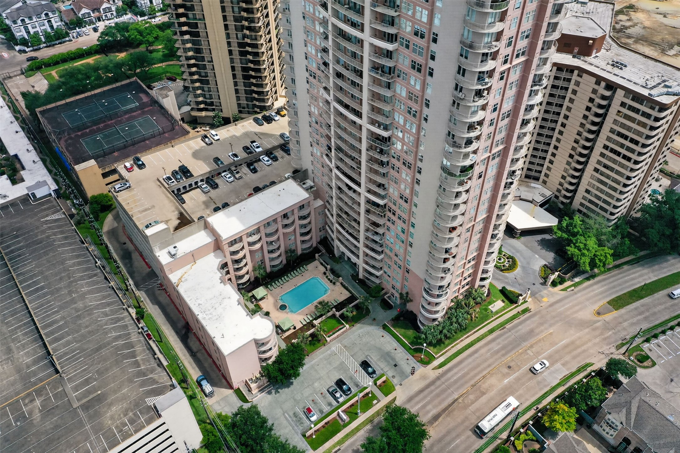 3505 Sage Road, Unit 314 Houston, TX 77056 - Photo 38 of 43 Gallery Image 38
