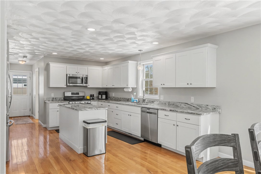 100 Franklin Road Scituate, RI 02825 - Photo 13 of 37