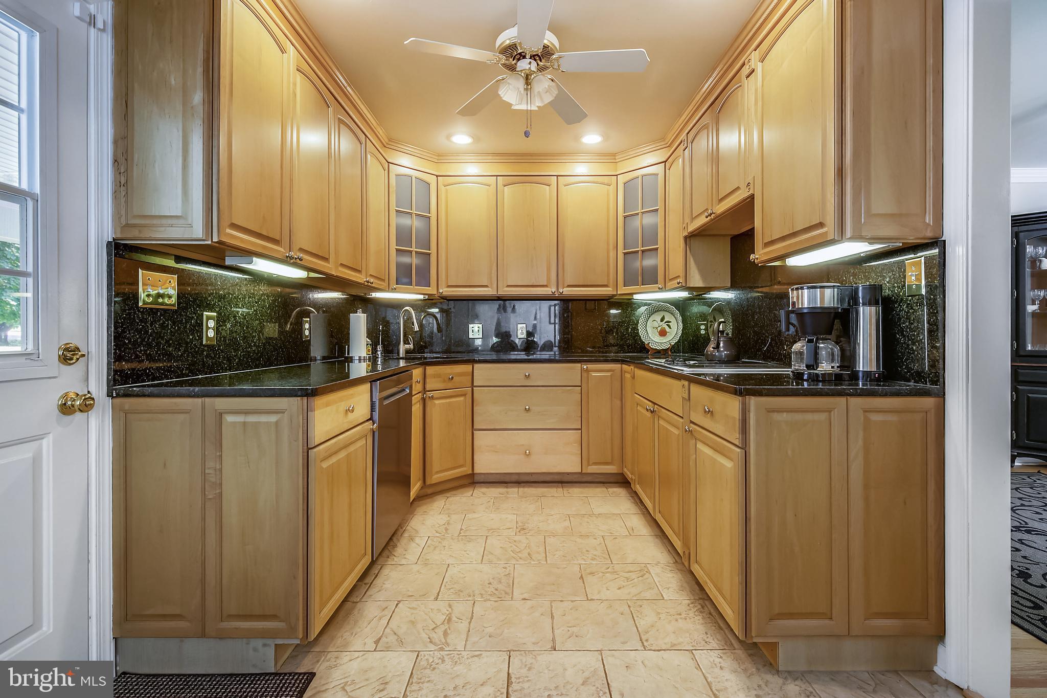 16225 Frederick Road Woodbine, MD 21797 - Photo 18 of 44 Kitchen