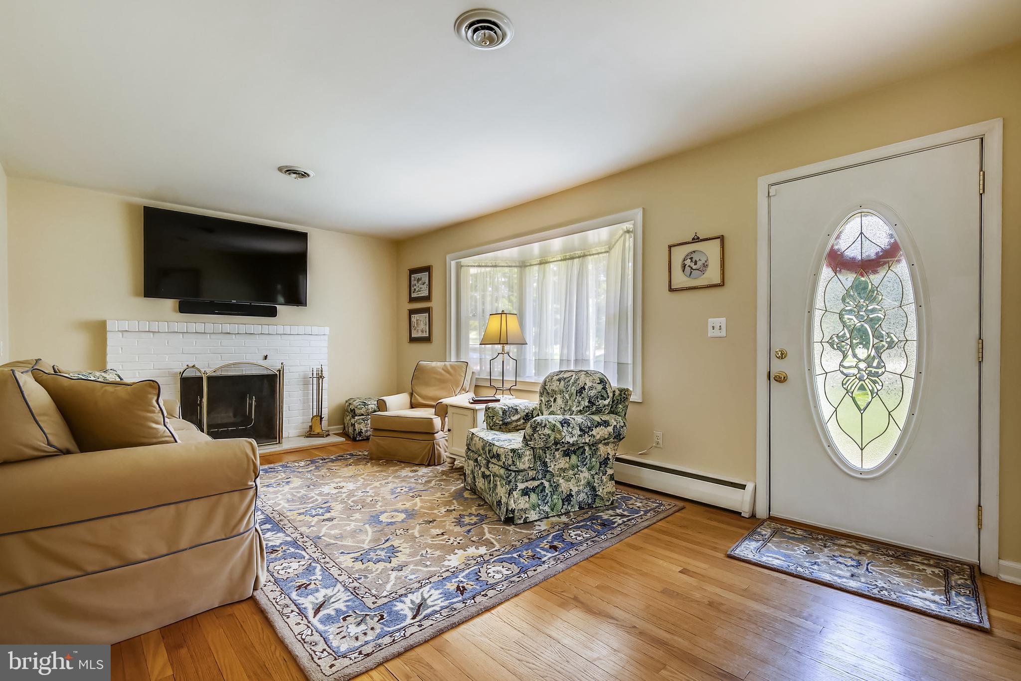 16225 Frederick Road Woodbine, MD 21797 - Photo 21 of 44 Living room
