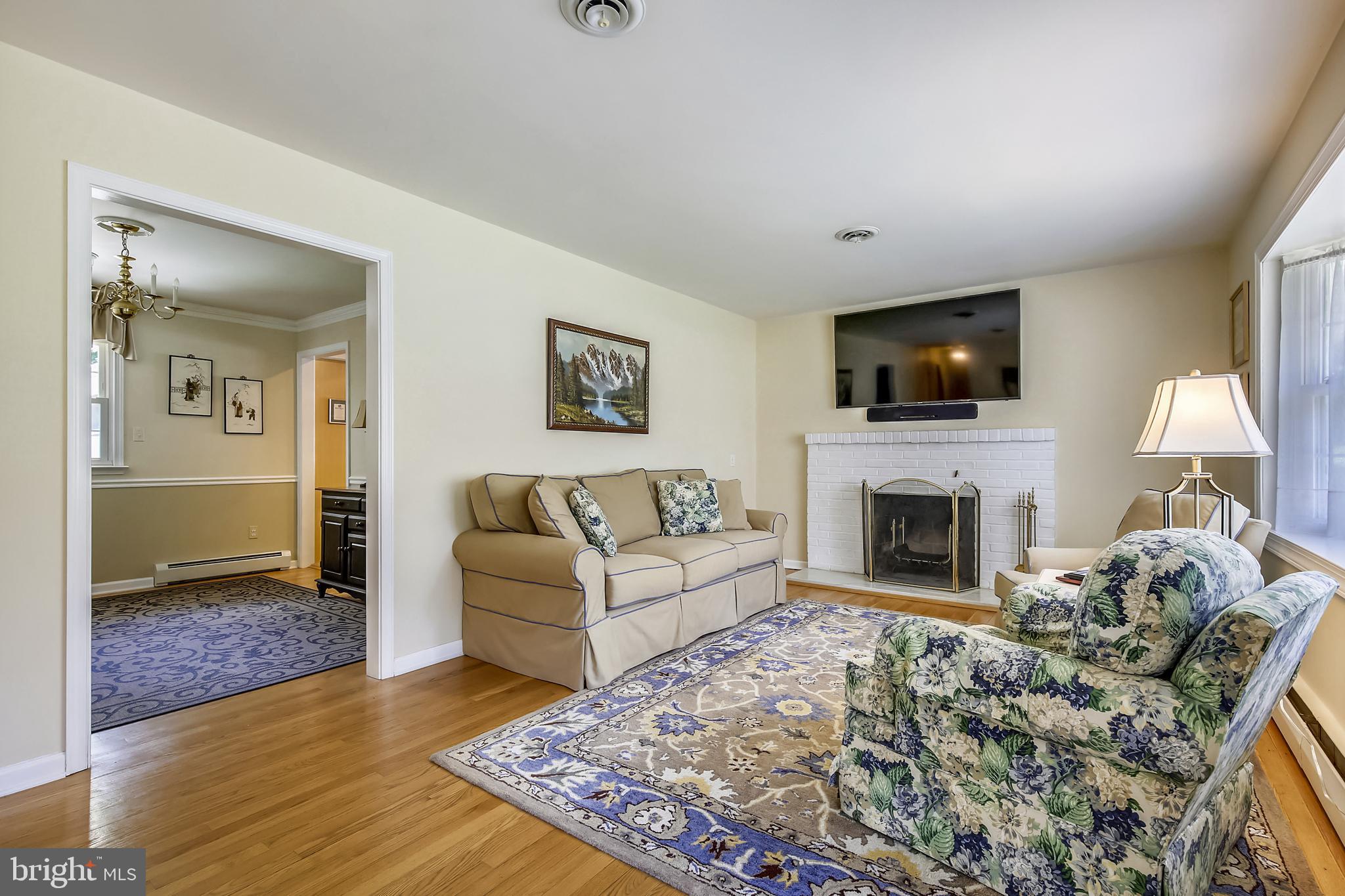 16225 Frederick Road Woodbine, MD 21797 - Photo 23 of 44 Living Room