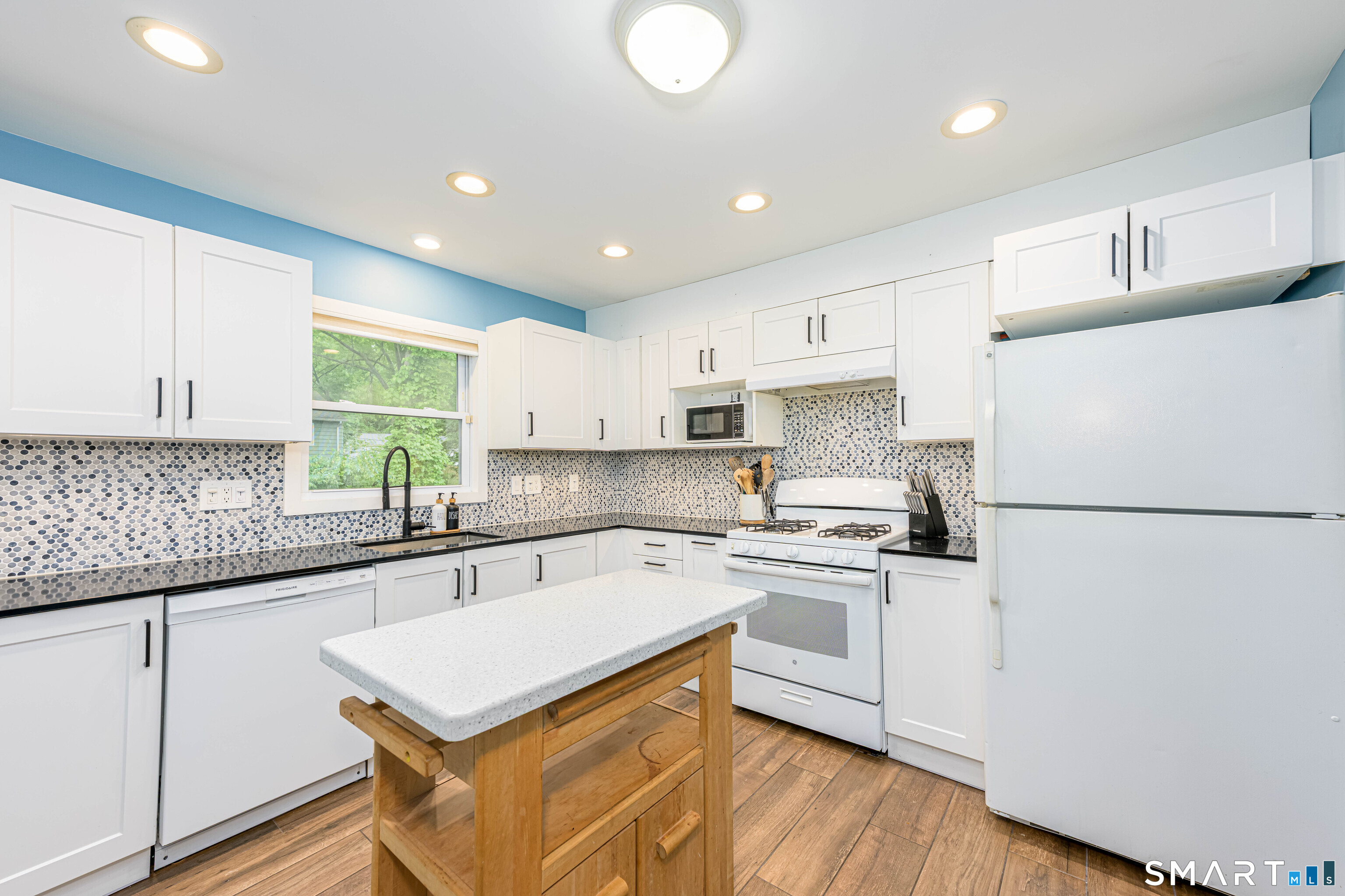 96 Lent Road Hamden, CT 06517 - Photo 13 of 23