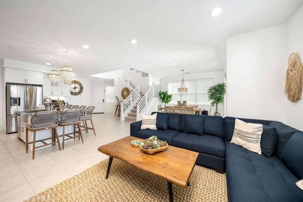 84675 Lago Brezza Indio, CA 92203 - Photo 4 of 40 a living room with furniture and wooden floor