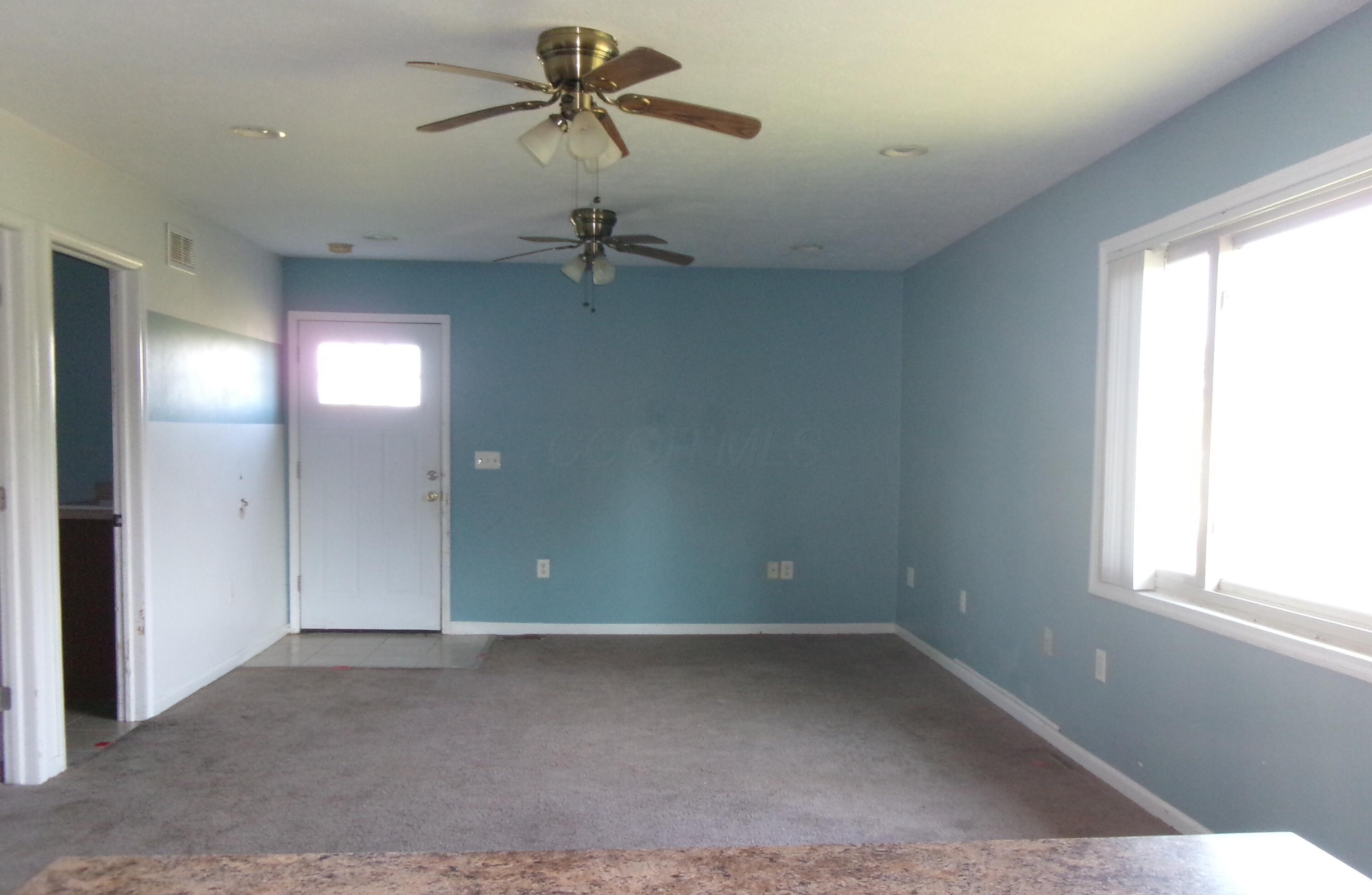 6670 Ridpath Road Grove City, OH 43123 - Photo 28 of 30 Living room in suite