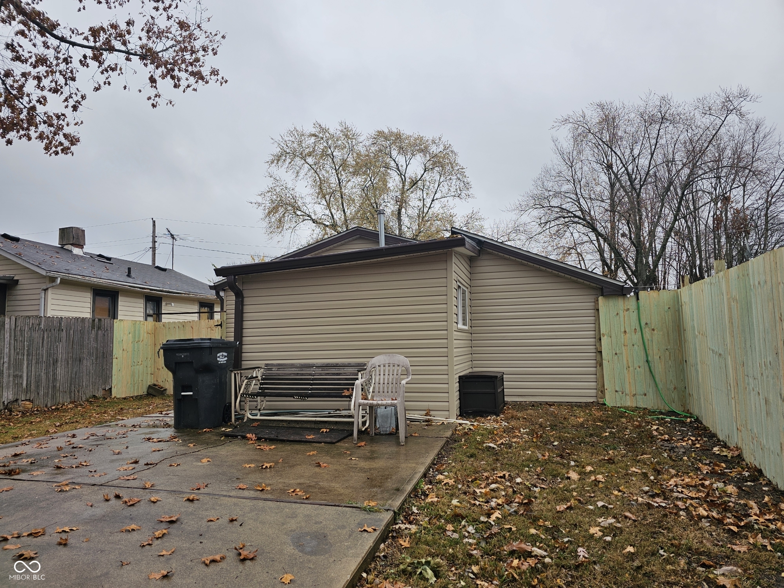 917 Hickory Street Anderson, IN 46012 - Photo 2 of 20
