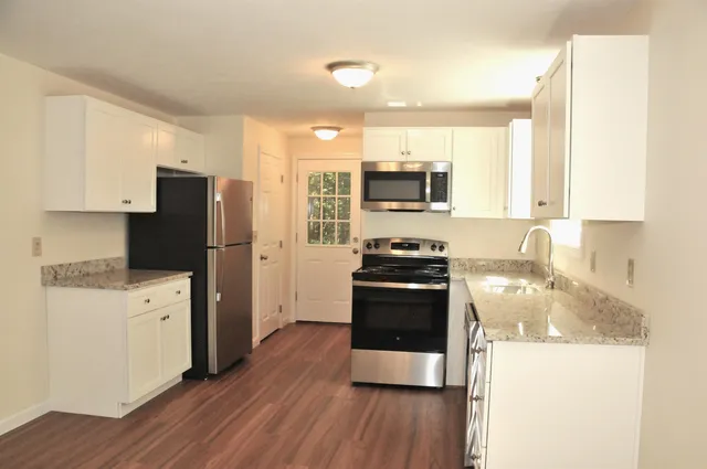 $2,550 | 115 High Rock Road, Unit A, Weare, NH 03281