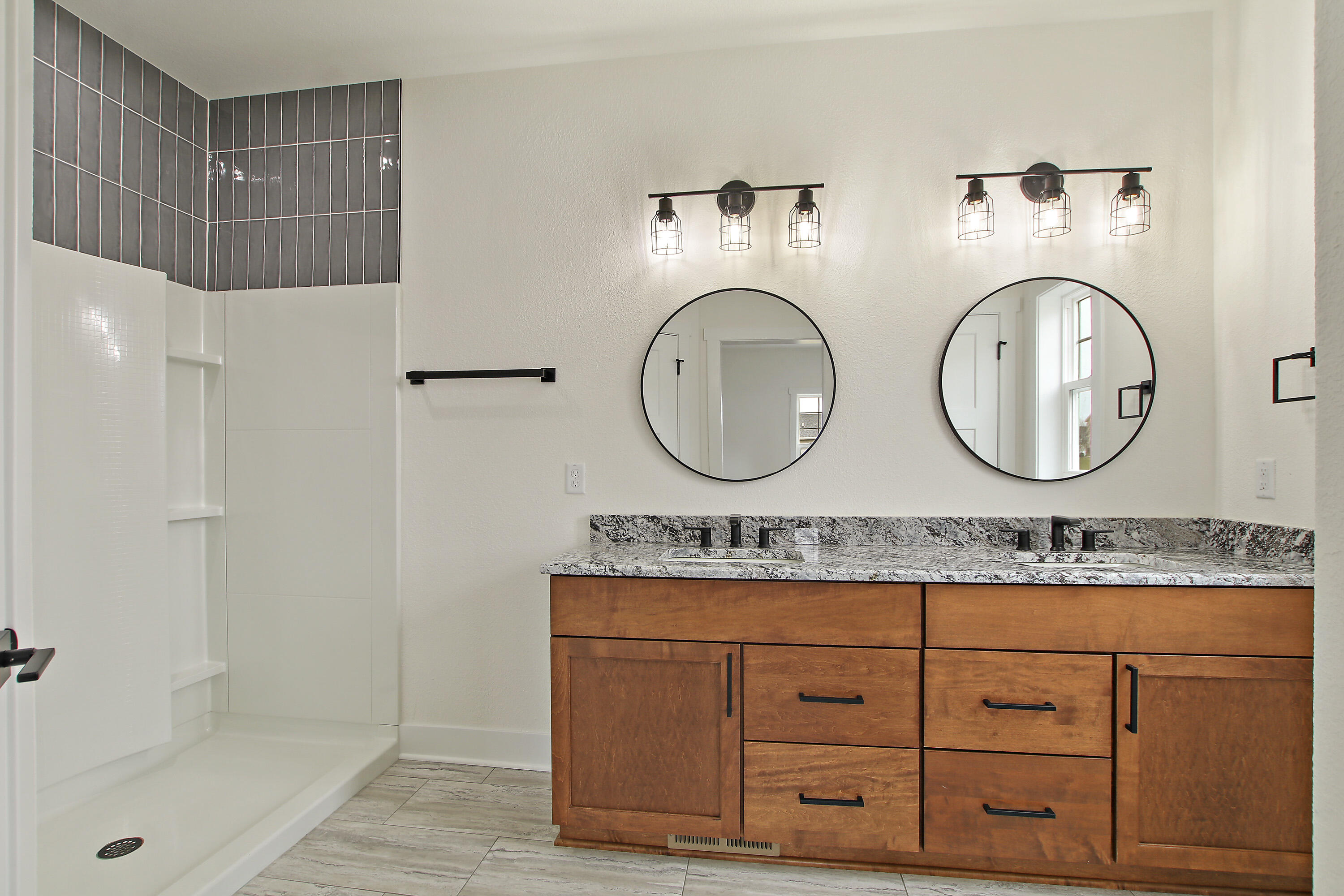 15517 67th Street Kenosha, WI 53142 - Photo 23 of 28 Owner's Bath