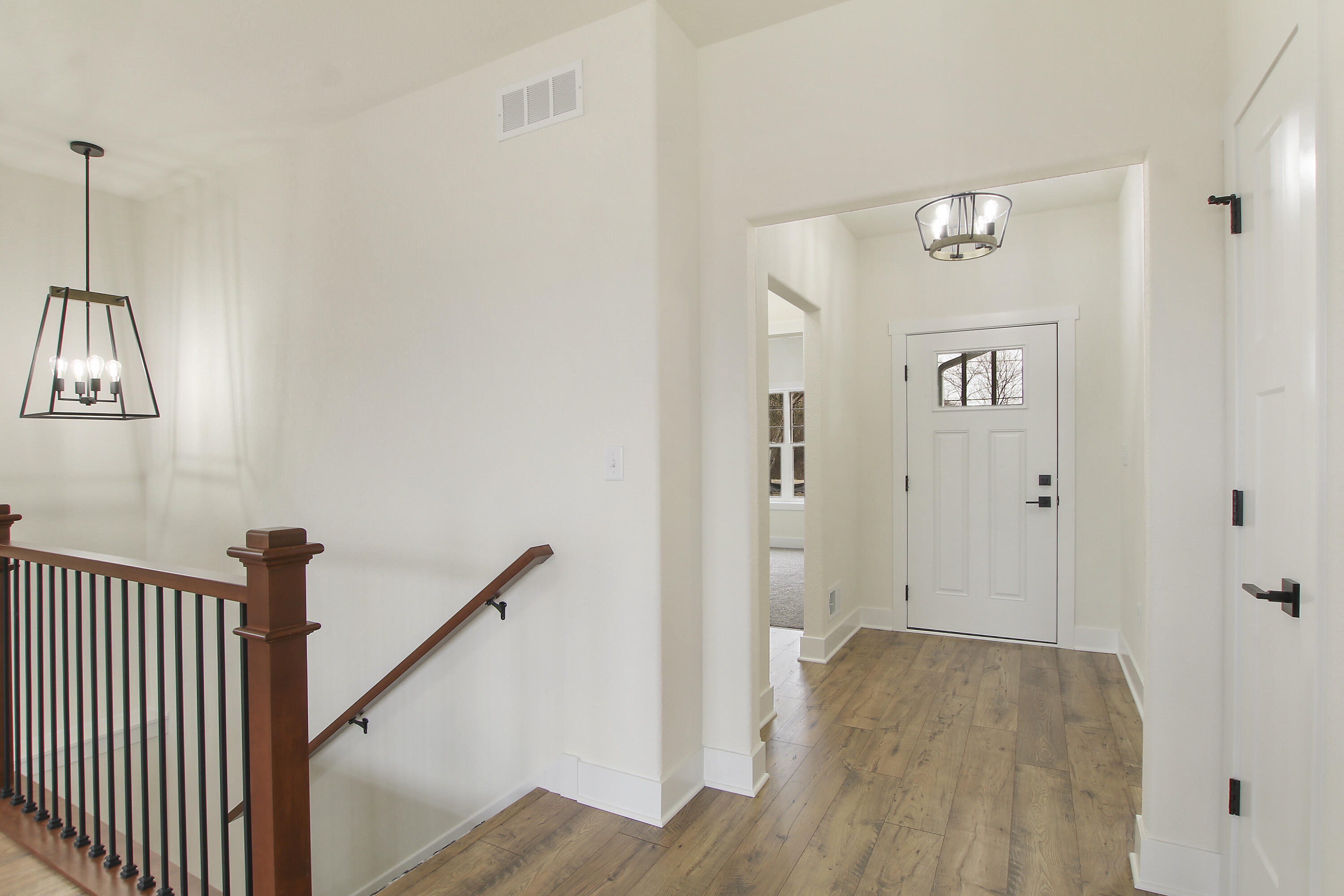 15517 67th Street Kenosha, WI 53142 - Photo 6 of 28 Foyer