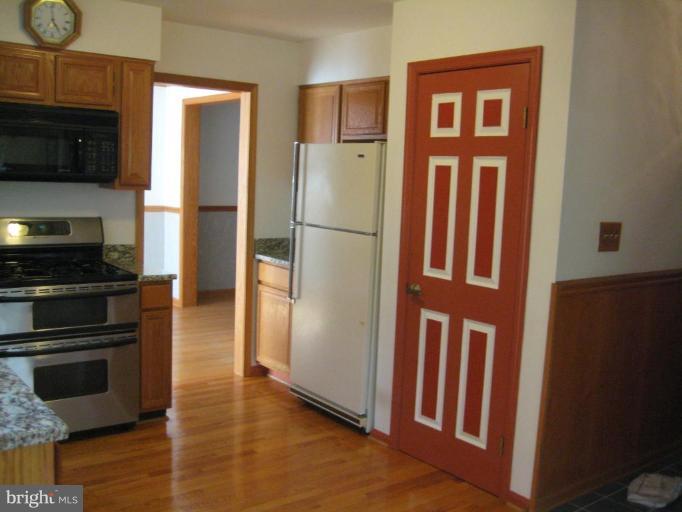 4411 Fieldgreen Road Nottingham, MD 21236 - Photo 7 of 23 Kitchen/Dining Room