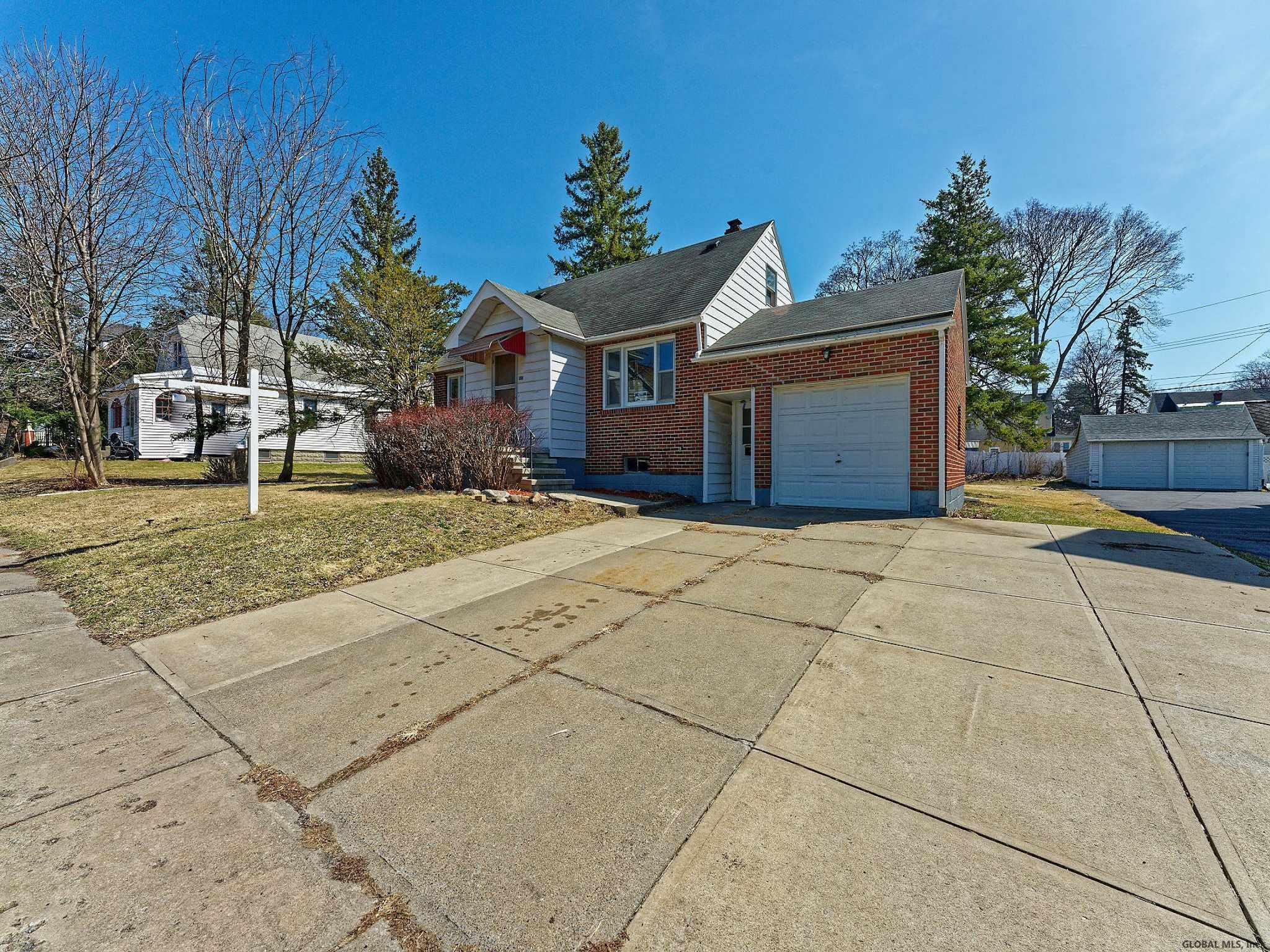 1714 Lenox Road Schenectady, NY 12308 - Photo 4 of 33 Photo 4