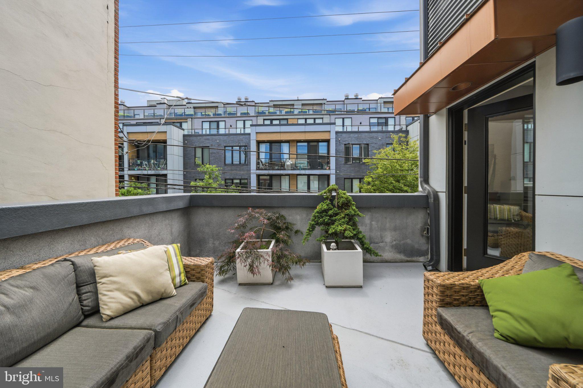 237 West Thompson Street Philadelphia, PA 19122 - Photo 15 of 35 Urban oasis with stylish views.