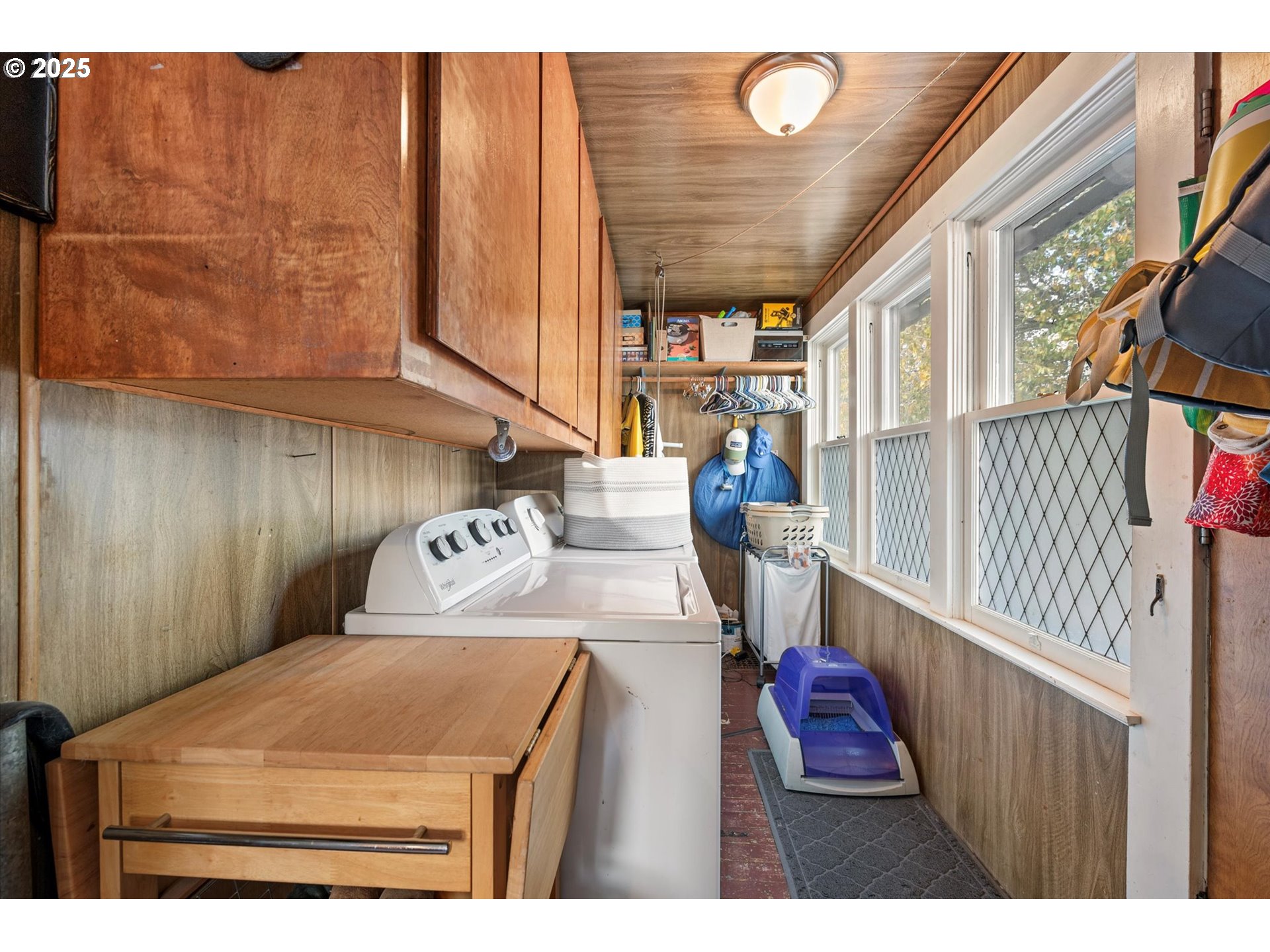 1410 Valley Avenue Baker City, OR 97814 - Photo 14 of 28 a view of living room