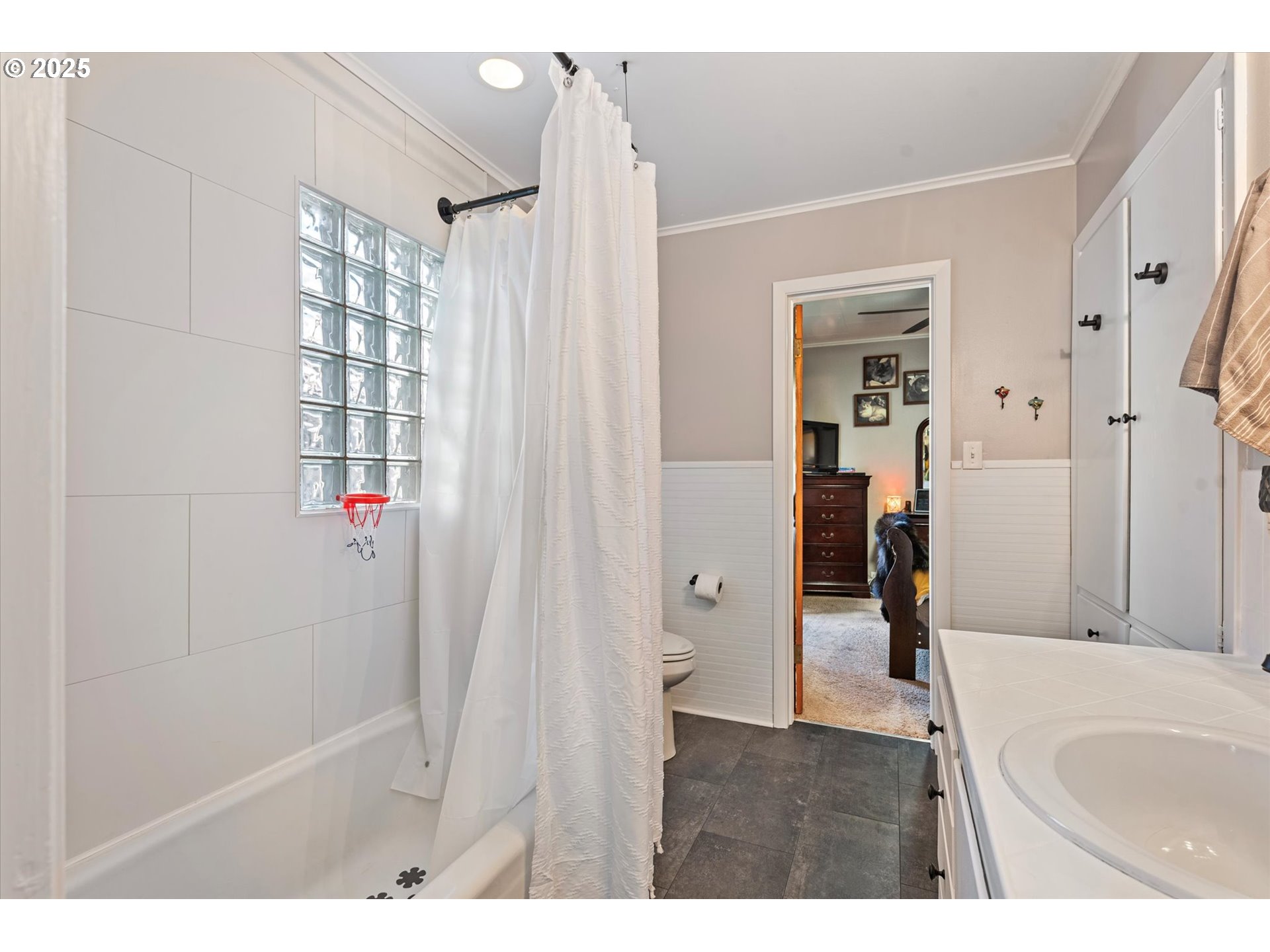1410 Valley Avenue Baker City, OR 97814 - Photo 19 of 28 a bathroom with a tub shower and a sink
