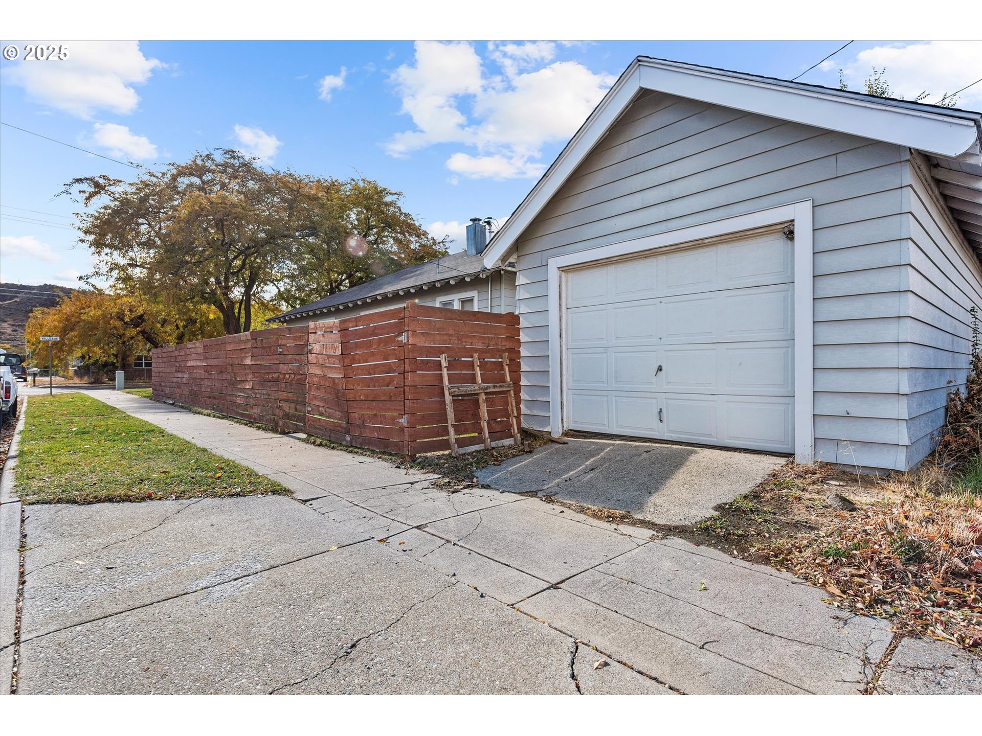 1410 Valley Avenue Baker City, OR 97814 - Photo 23 of 28 a view of a backyard of a house