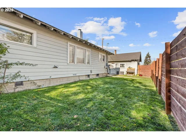 a view of a backyard with plants and a backyard