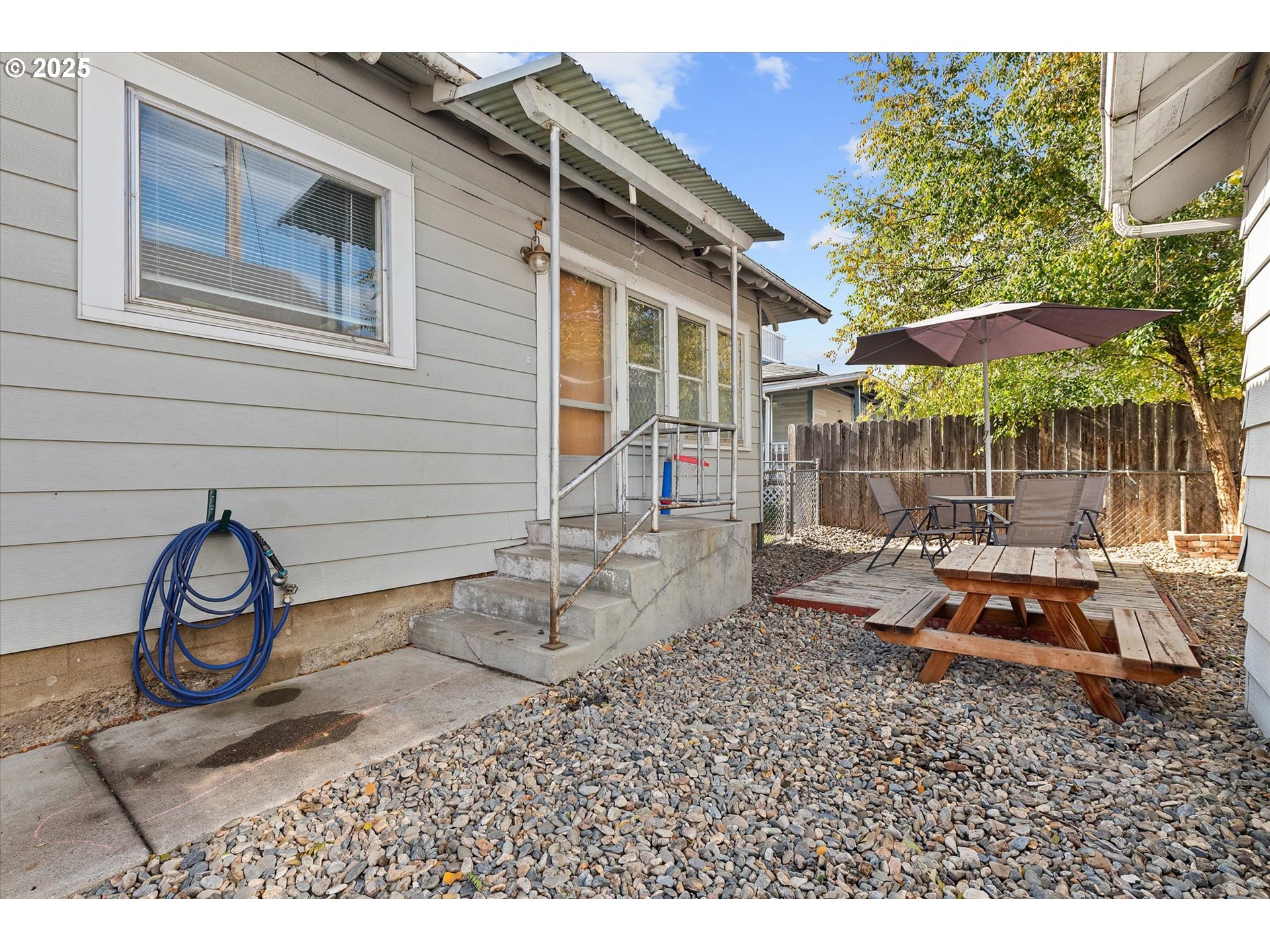 1410 Valley Avenue Baker City, OR 97814 - Photo 26 of 28 a backyard of a house with barbeque oven