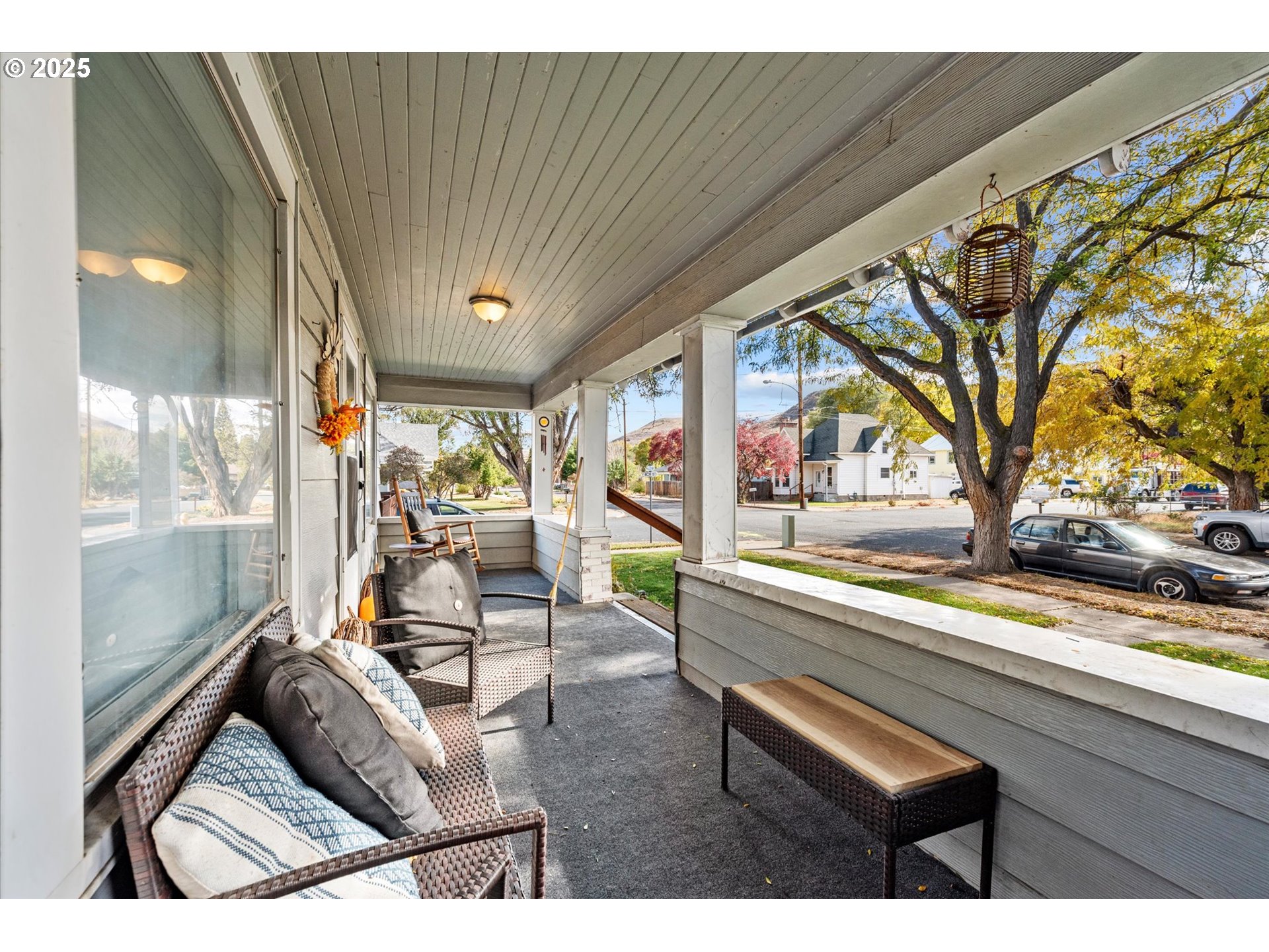 1410 Valley Avenue Baker City, OR 97814 - Photo 4 of 28 a living room with a couch and large windows