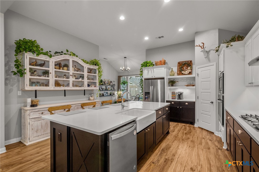 115 Dripping Spring Victoria, TX 77904 - Photo 6 of 27 Gallery Image 6