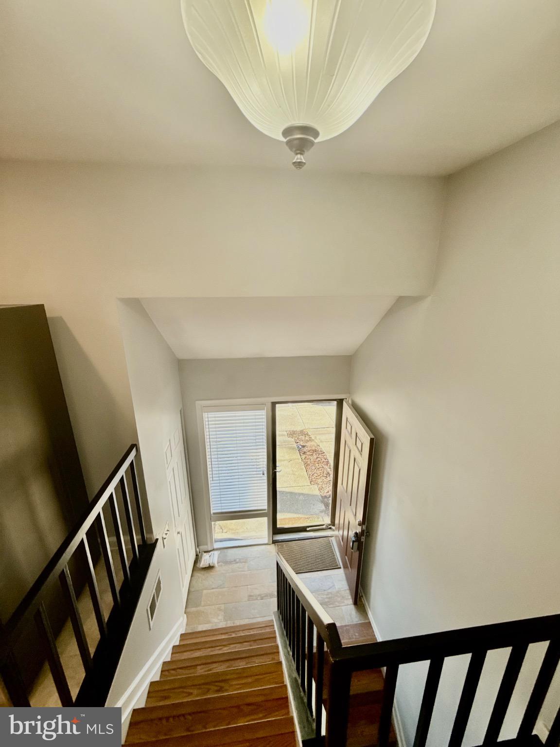 7250 Lasting Way Columbia, MD 21045 - Photo 20 of 39 Inviting entryway with natural light.