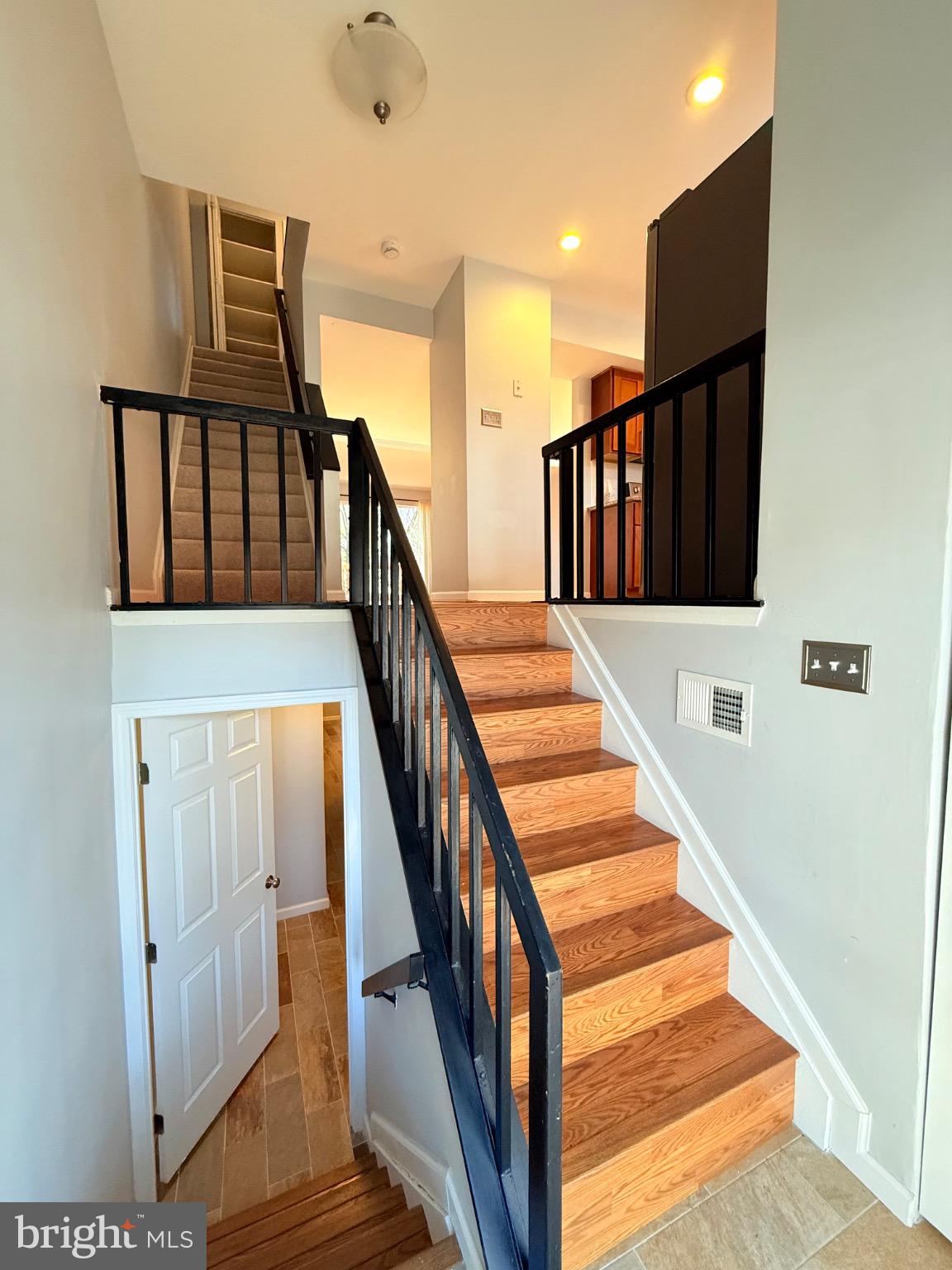 7250 Lasting Way Columbia, MD 21045 - Photo 7 of 39 Inviting staircase with modern design elements.