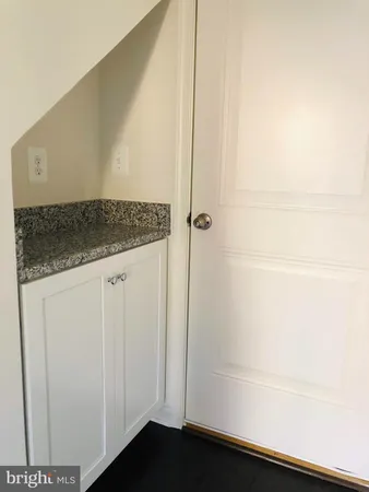 $3,299 | 124 Tolocka Terrace Northeast, Leesburg, VA 20176