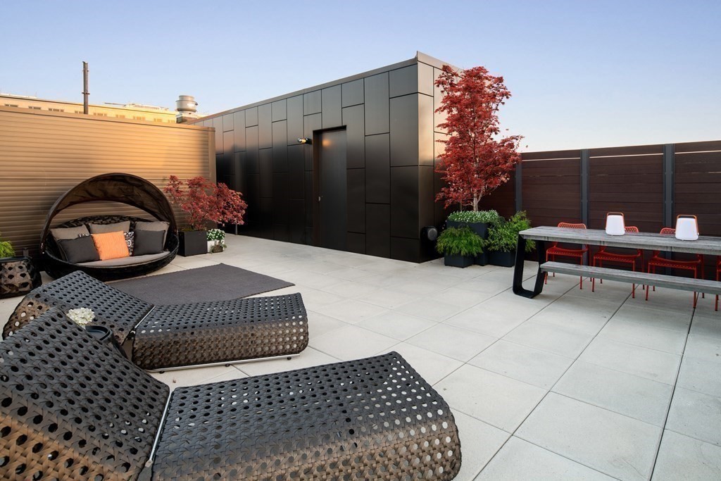 140 Shawmut Avenue, Unit 8A Boston, MA 02118 - Photo 24 of 29 a front view of a house with garden